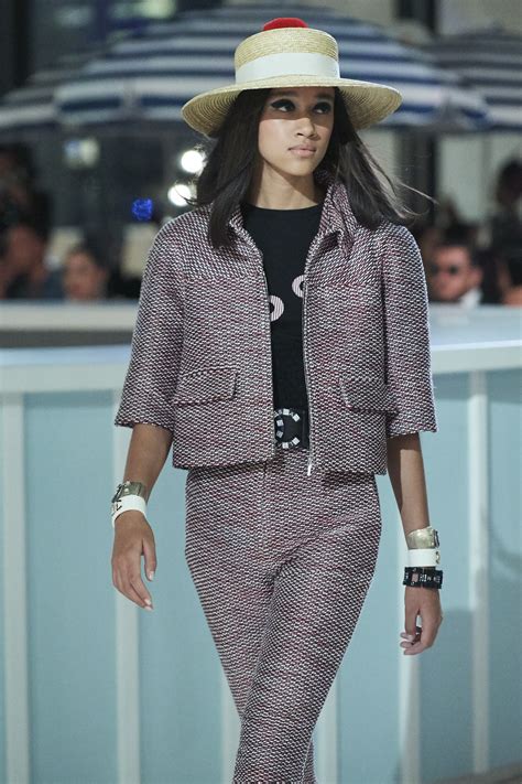 chanel cruise 18 19|Cruise 2018/19 Show – CHANEL Shows .